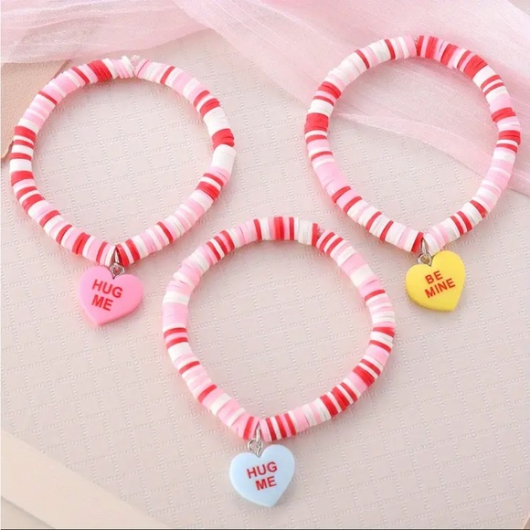 Valentine'S Day Heart-Shaped Charms That Say 'Hug Me' And 'Be Mine'. - Picture 4 of 12